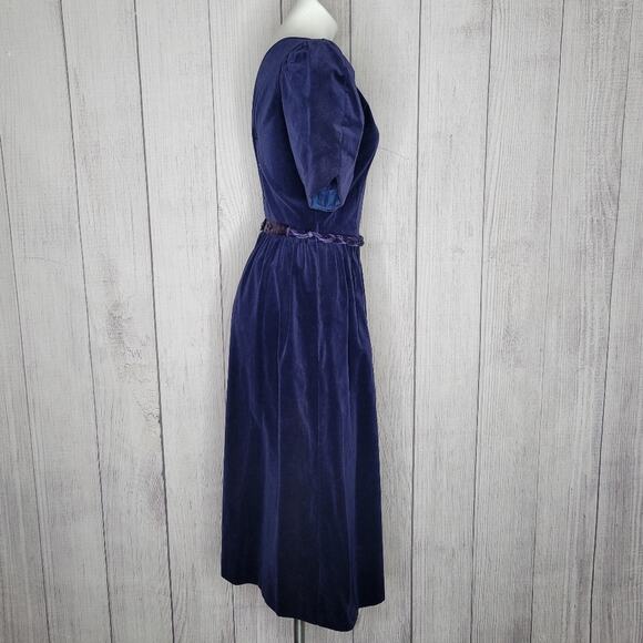 Vintage 80s Blue Velveteen Puff Sleeve Midi Dress with Braided Belt, size 9/10 - Picture 6 of 10